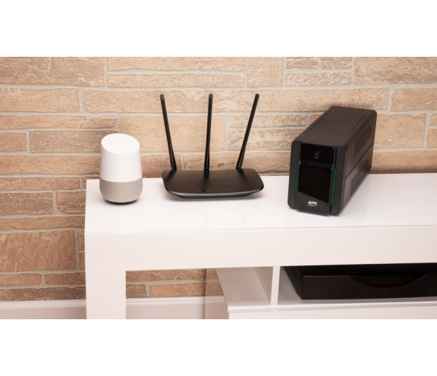 APC Back-UPS (950VA/520W, 4x FR, USB, AVR) - 592563 - zdjęcie 2